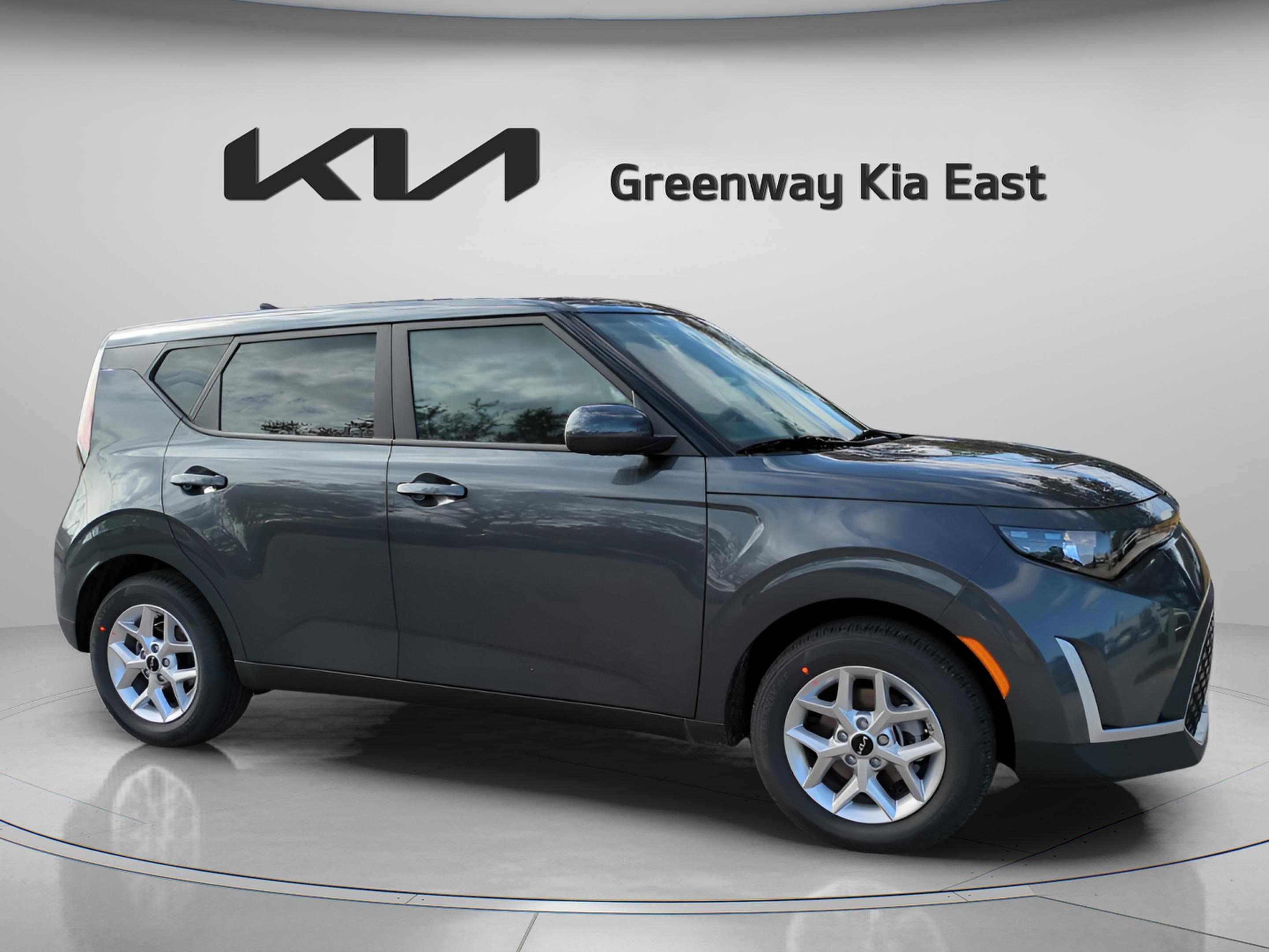 2025 Kia Soul LX's photo