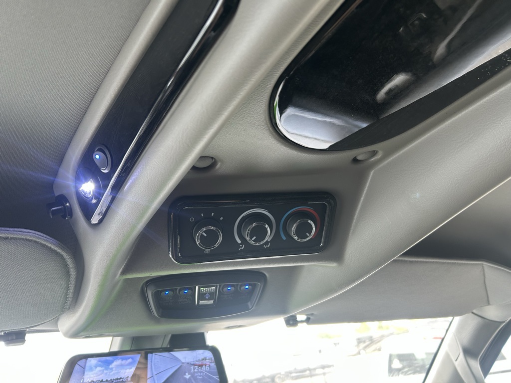 2025 Gmc Savana photo 14