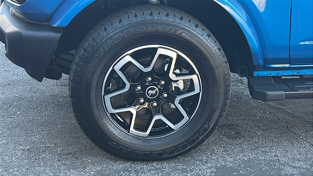 2024 Ford Bronco Outer Banks photo 2