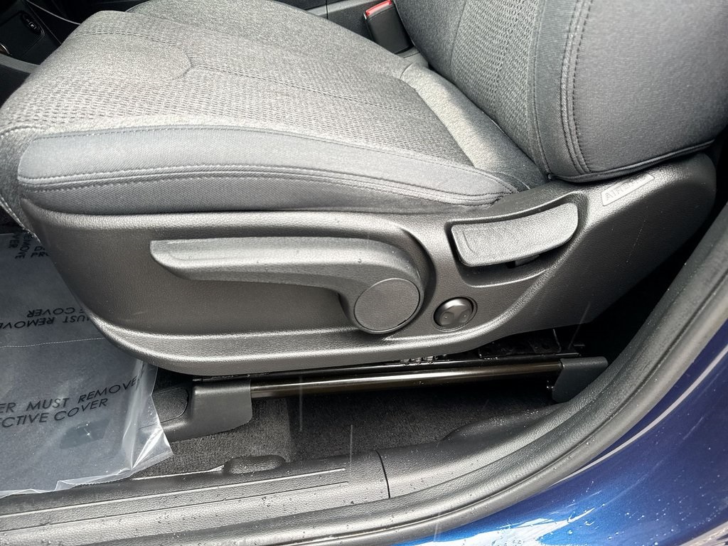 2022 Hyundai Santa Fe SE photo 3