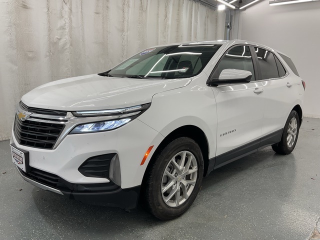 2024 Chevrolet Equinox LT photo 2