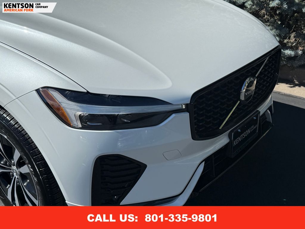 2024 Volvo XC60 Core photo 12