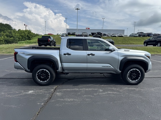 2025 Toyota Tacoma TRD Off-Road photo 2