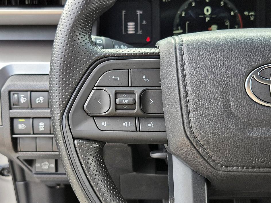 2025 Toyota Tacoma SR5 photo 24