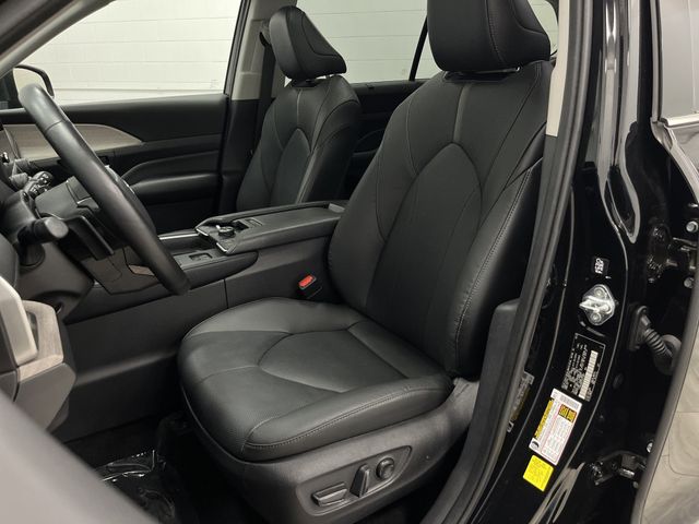 2024 Toyota Grand Highlander Platinum photo 3