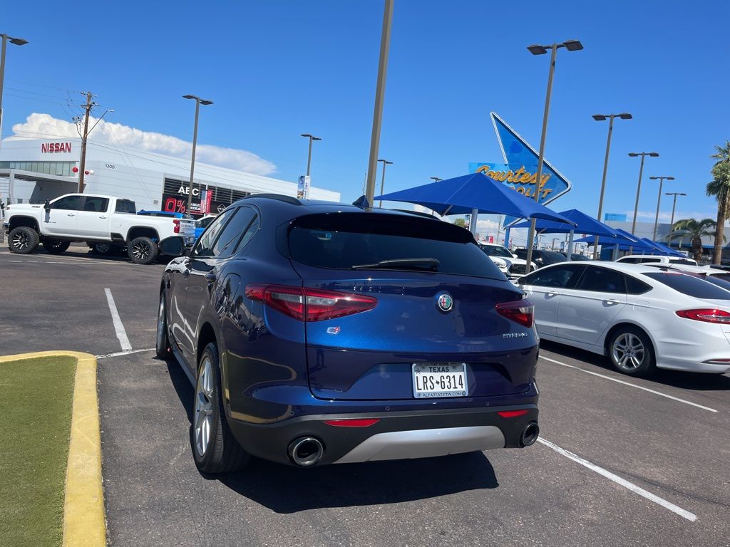 2018 Alfa Romeo Stelvio Base photo 10