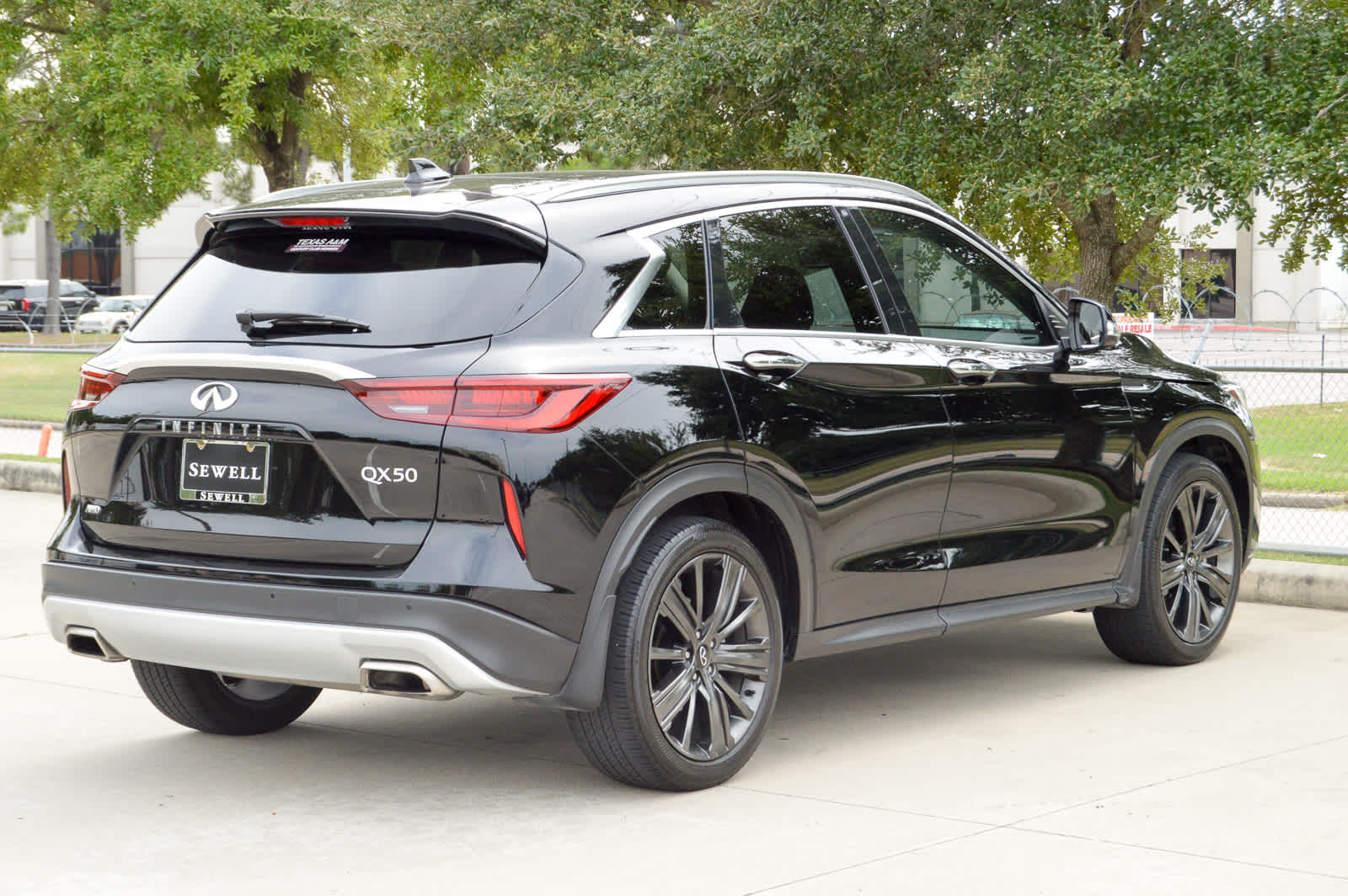 2022 Infiniti QX50 Essential photo 2