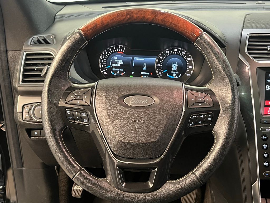 2018 Ford Explorer Platinum photo 23