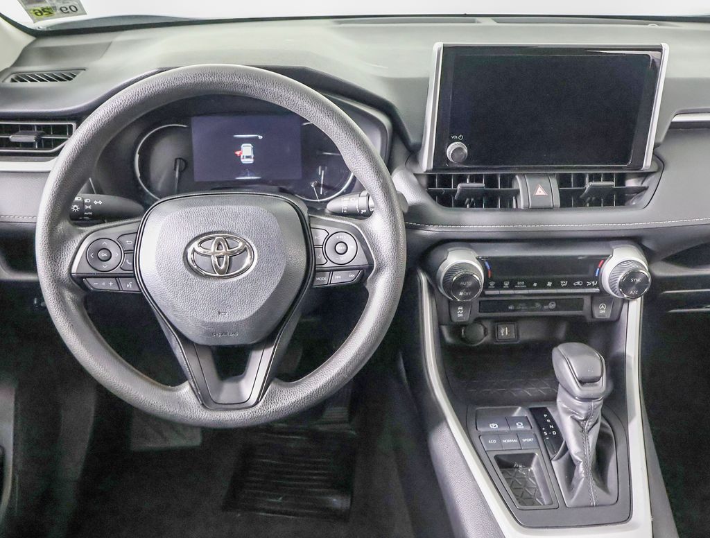 2024 Toyota RAV4 XLE photo 11