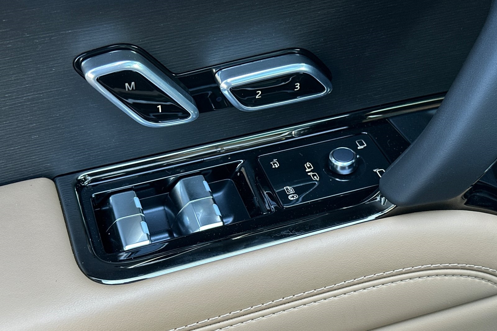 2025 Land Rover Range Rover Sport SE photo 11