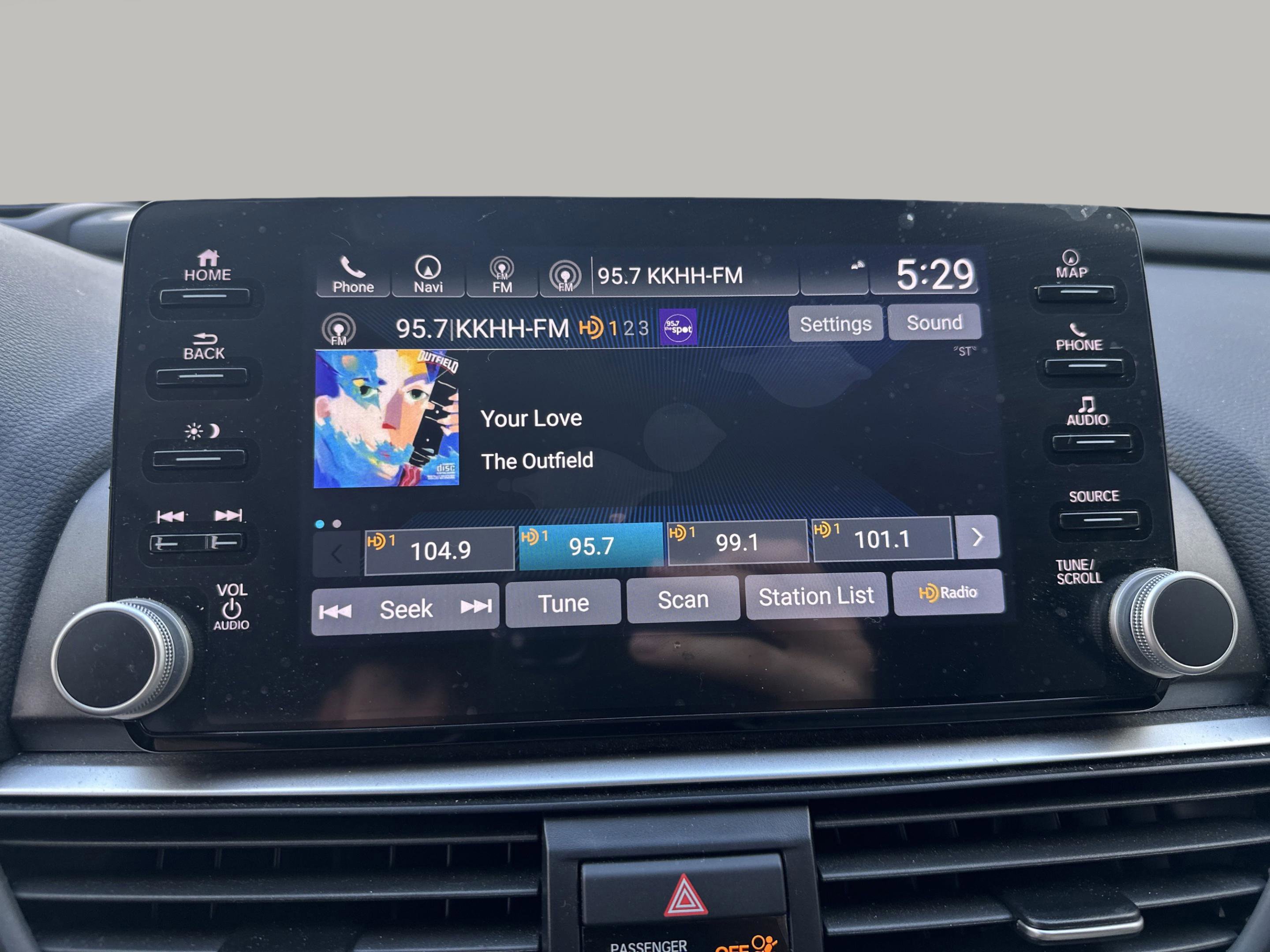 2021 Honda Accord Hybrid Touring photo 18