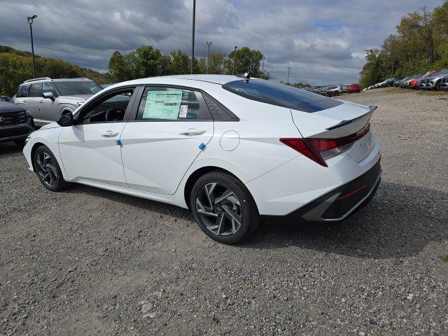 2025 Hyundai Elantra SEL Sport photo 3