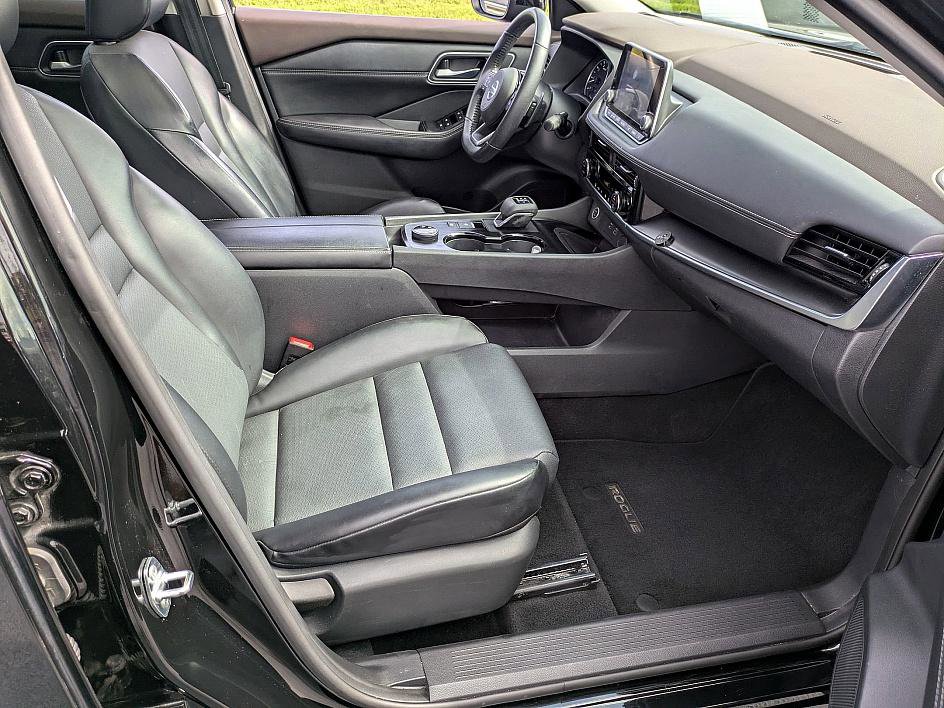 2021 Nissan Rogue SV photo 34