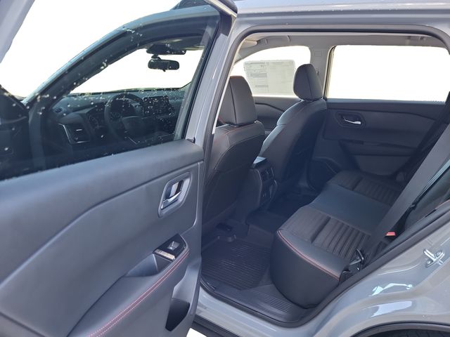 2026 Nissan Rogue SV photo 18