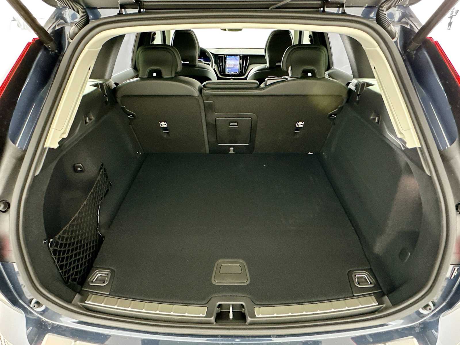 2025 Volvo XC60 T8 Plus photo 23