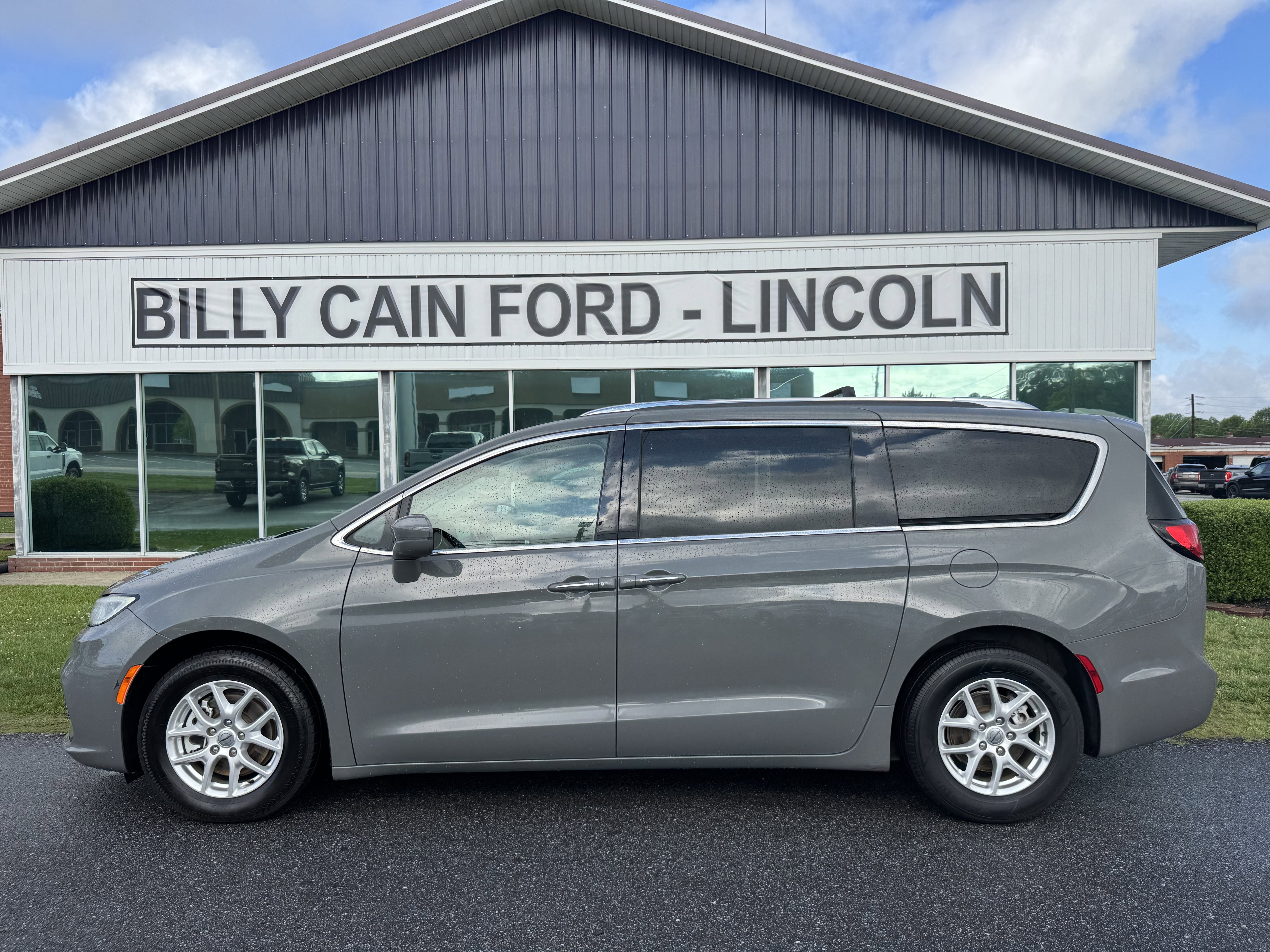 Used 2021 Chrysler Pacifica Touring L with VIN 2C4RC1BG4MR591900 for sale in Cornelia, GA