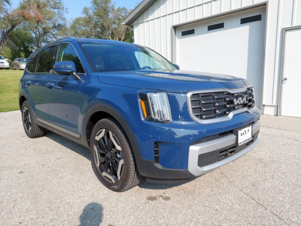 2025 Kia Telluride S photo 3