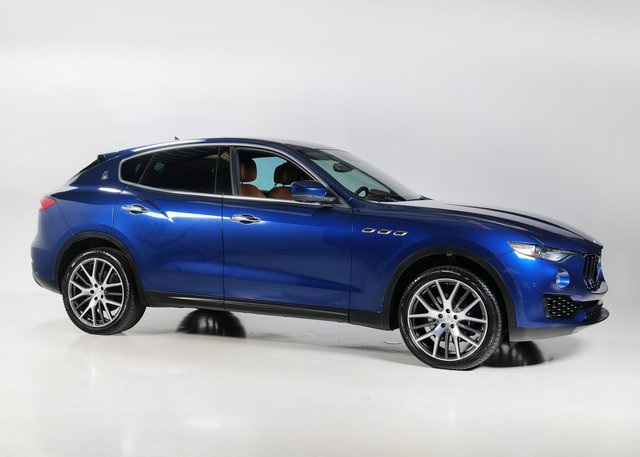 2017 Maserati Levante Base photo 22