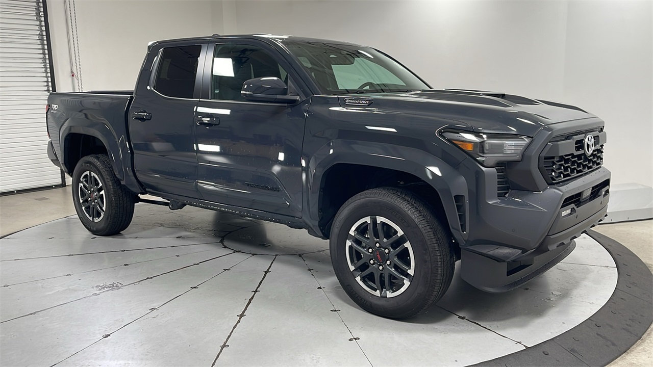 2025 Toyota Tacoma TRD Sport 4x4 photo 3
