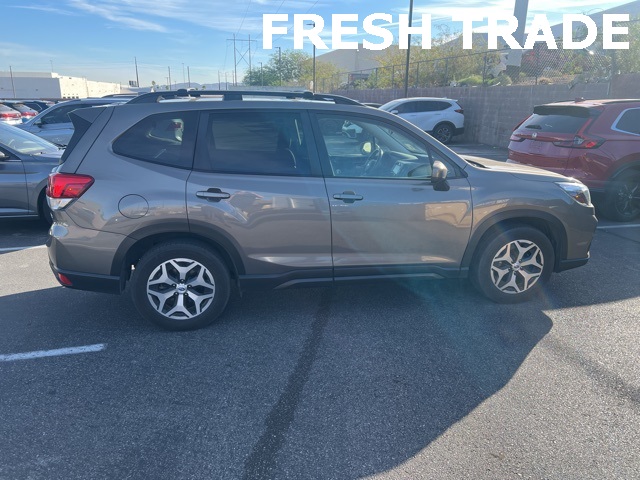 2021 Subaru Forester Premium photo 2