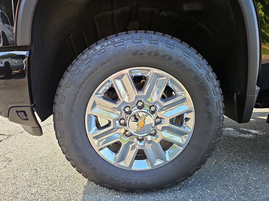 2025 Chevrolet Silverado 2500HD High Country photo 9