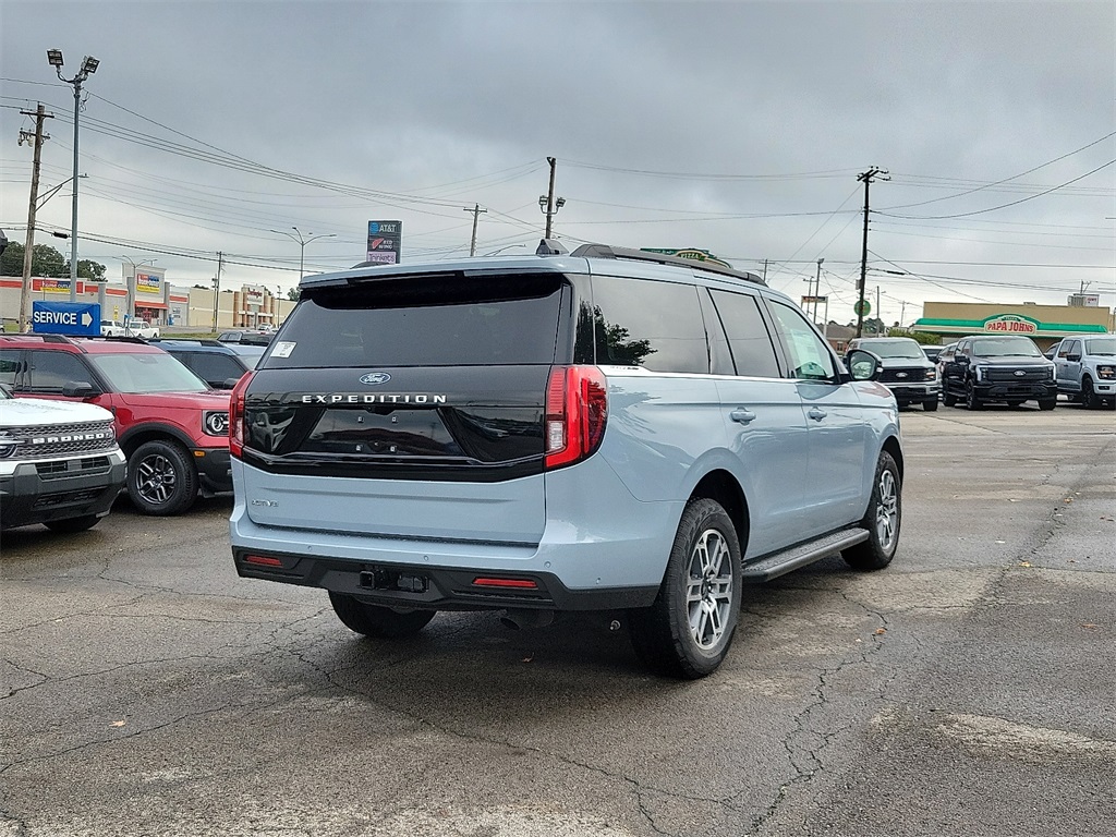 2025 Ford Expedition photo 5