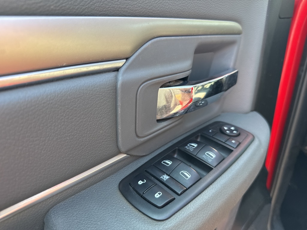 2019 Ram 1500 Classic SLT photo 9