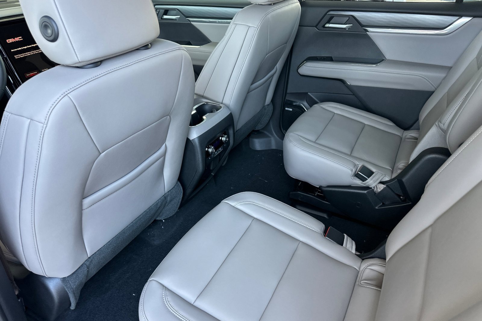 2026 Gmc Acadia Elevation photo 9