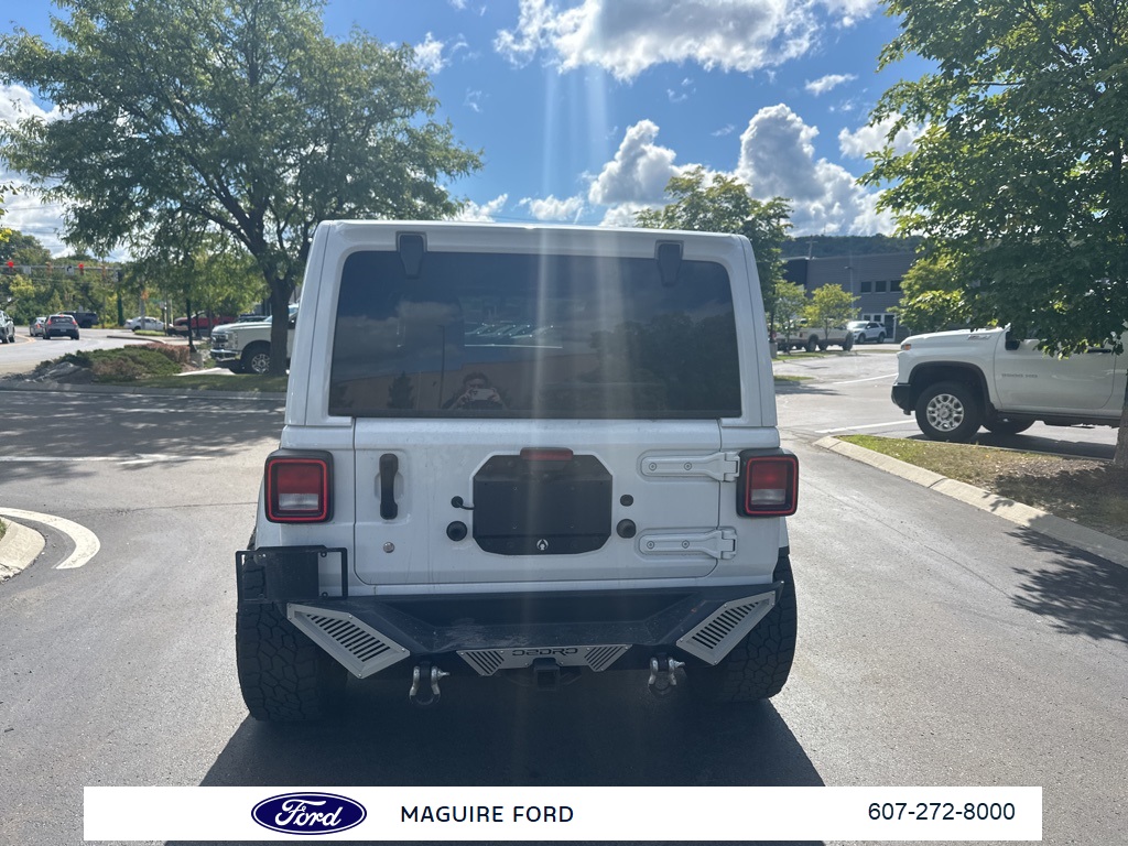 2019 Jeep Wrangler Unlimited Sahara photo 6