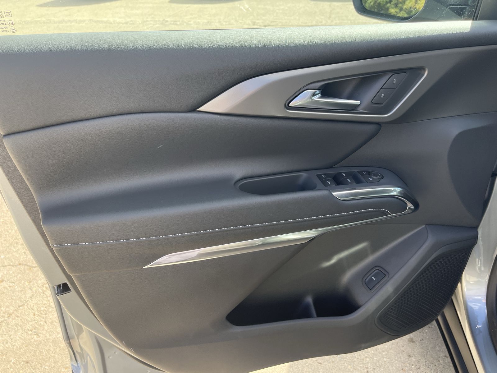 2026 Chevrolet Traverse photo 2
