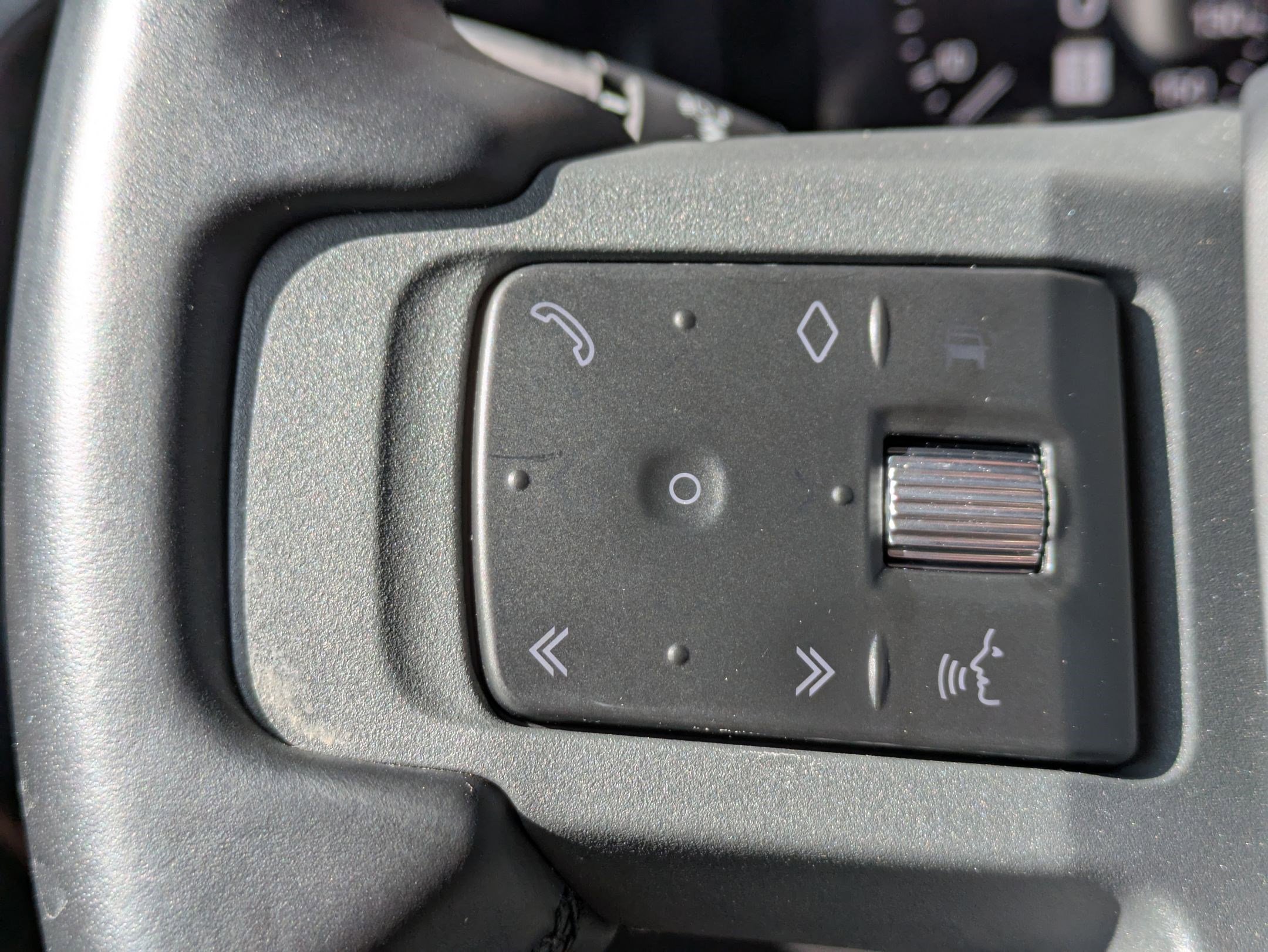 2022 Land Rover Defender 110 X-Dynamic HSE photo 13