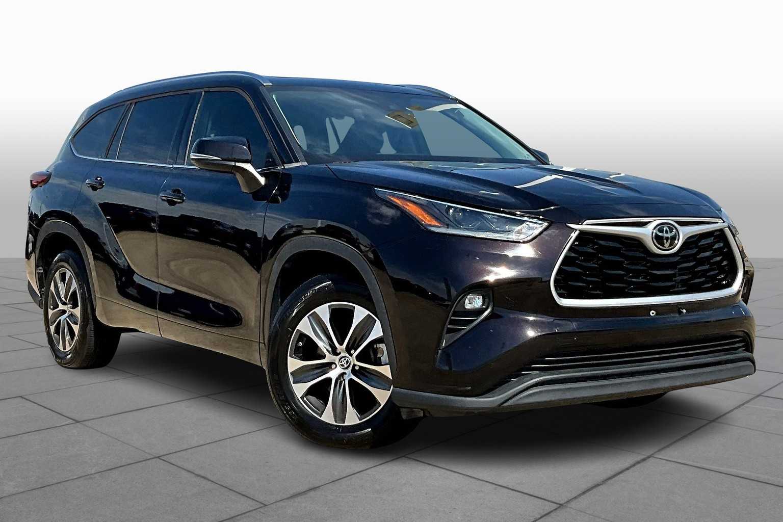 2021 Toyota Highlander XLE photo 2