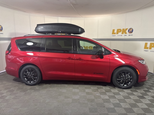 2025 Chrysler Pacifica photo 4