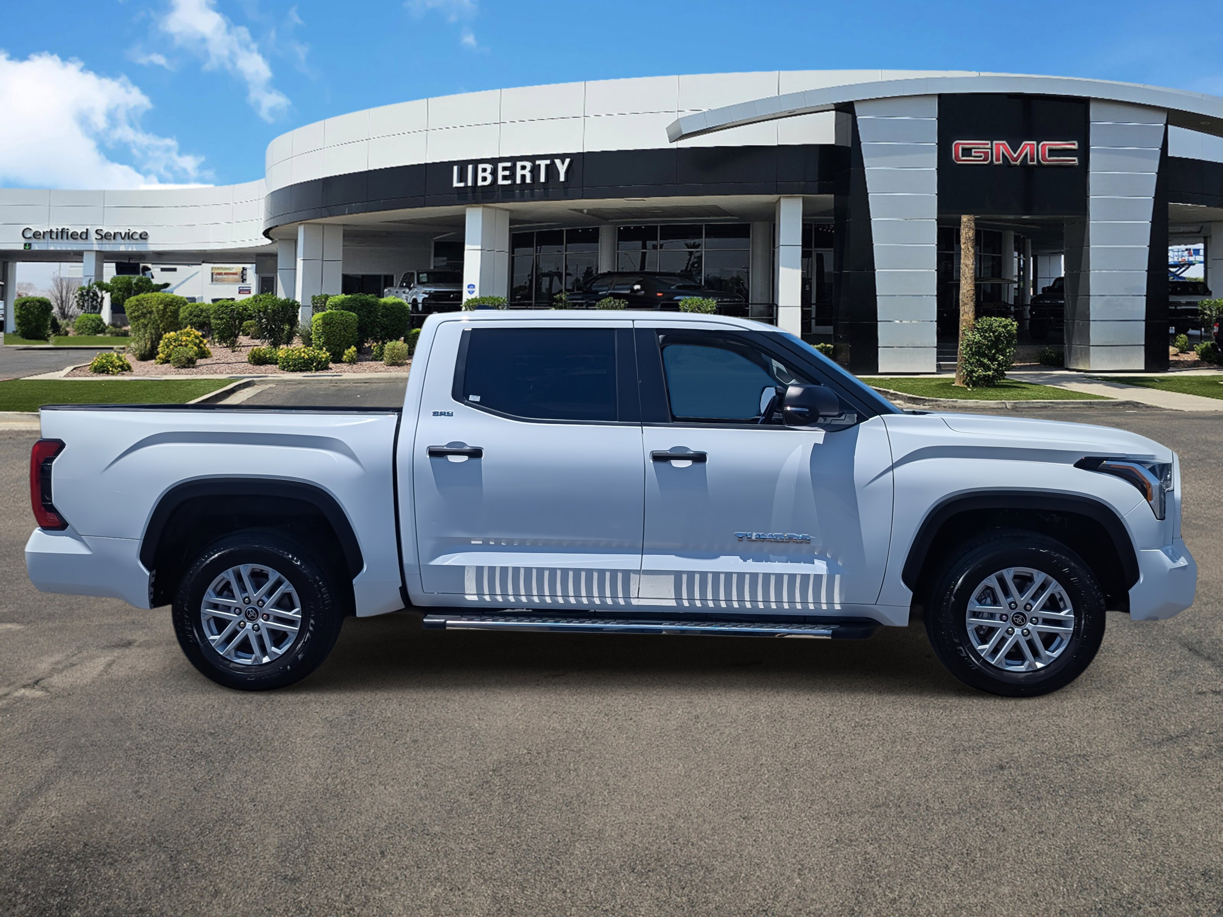 2022 Toyota Tundra SR5 photo 2