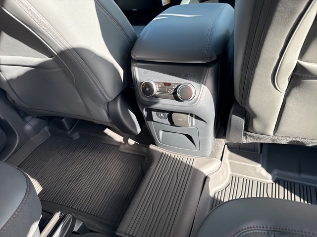 2025 Ford Explorer photo 26