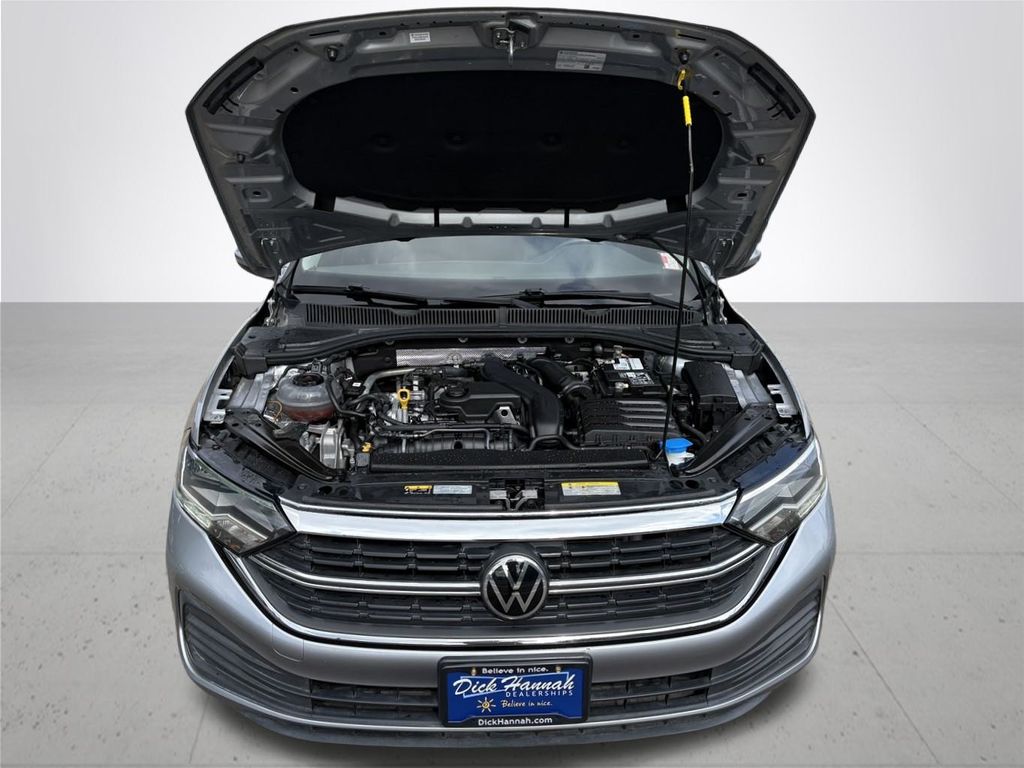 2022 Volkswagen Jetta 1.5T SE photo 4