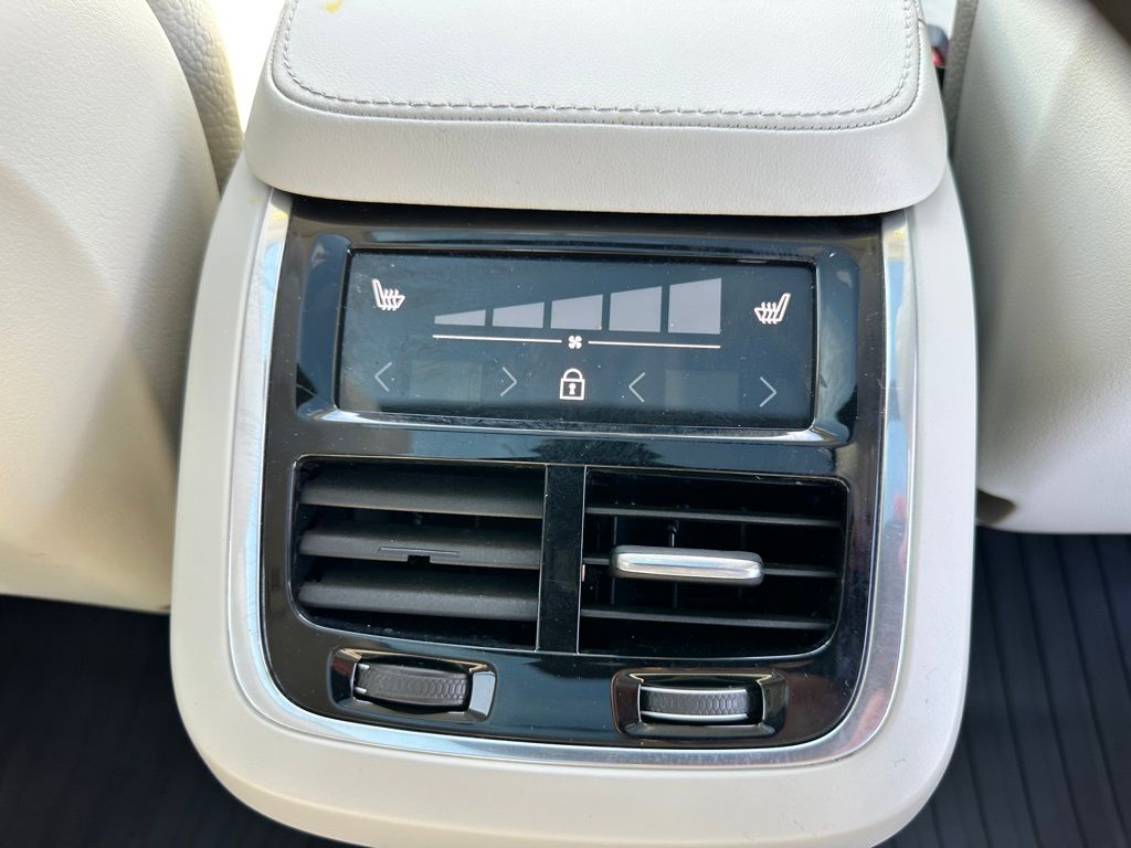 2024 Volvo XC90 B5 Core photo 12