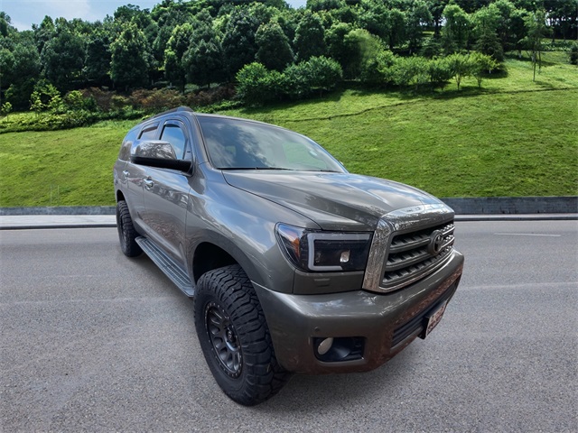 2014 Toyota Sequoia Limited's photo
