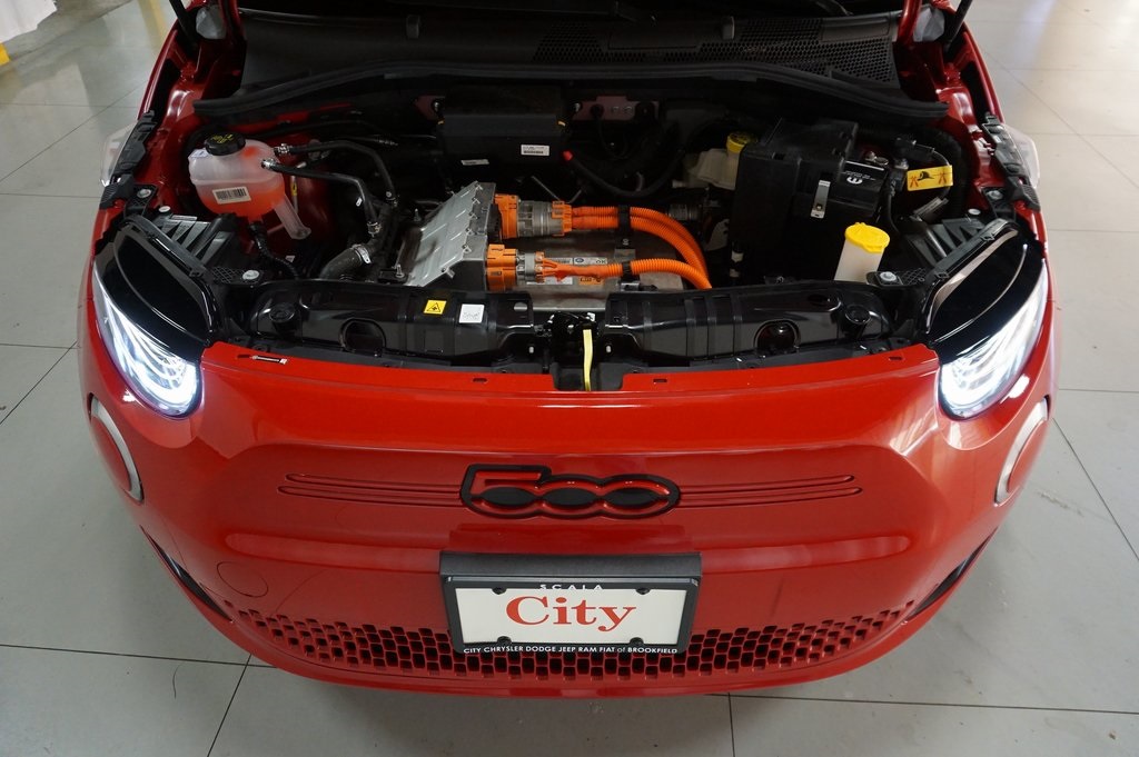 2024 Fiat 500e Red photo 24