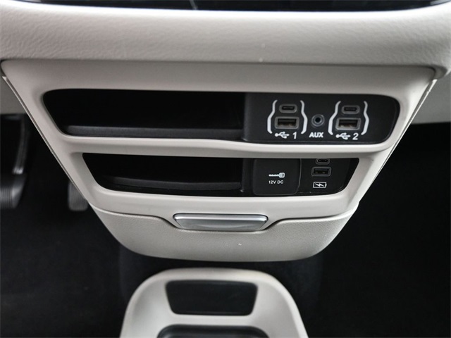 2022 Chrysler Pacifica Touring L photo 8