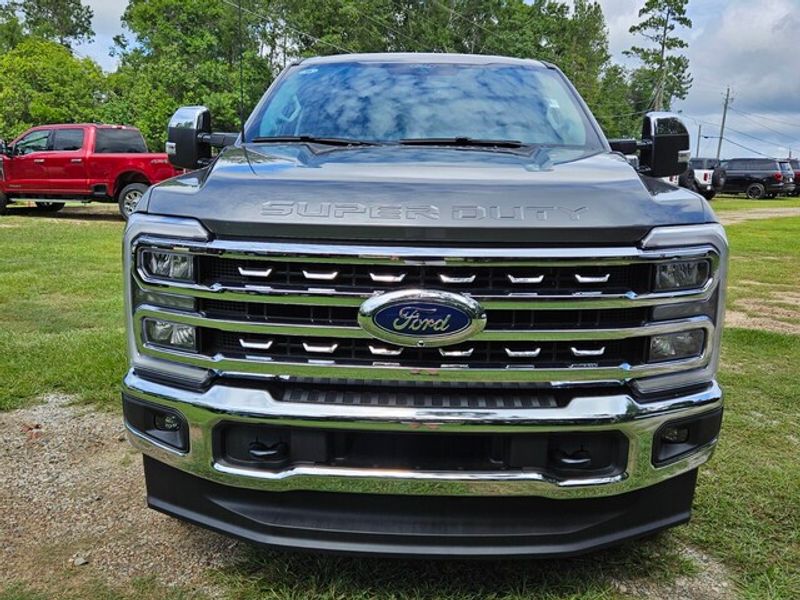 2025 Ford F-250 Lariat photo 2