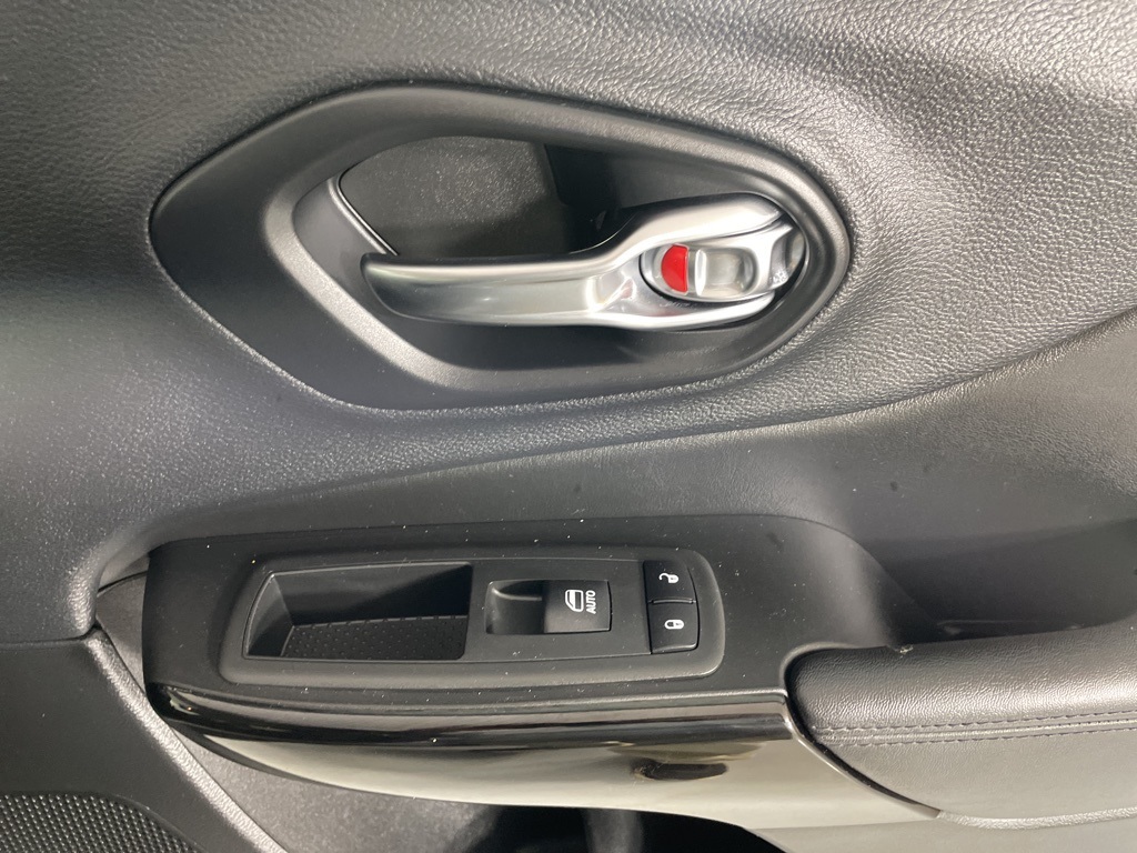2019 Jeep Cherokee Altitude photo 7