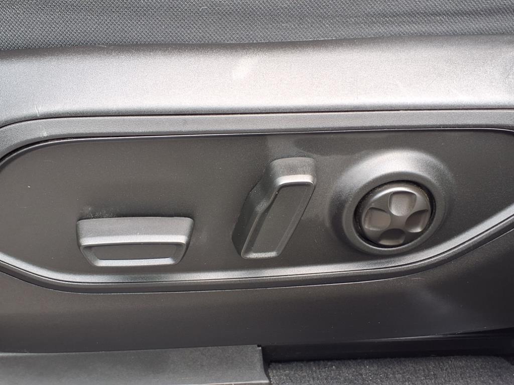 2023 Jeep Cherokee Base photo 19