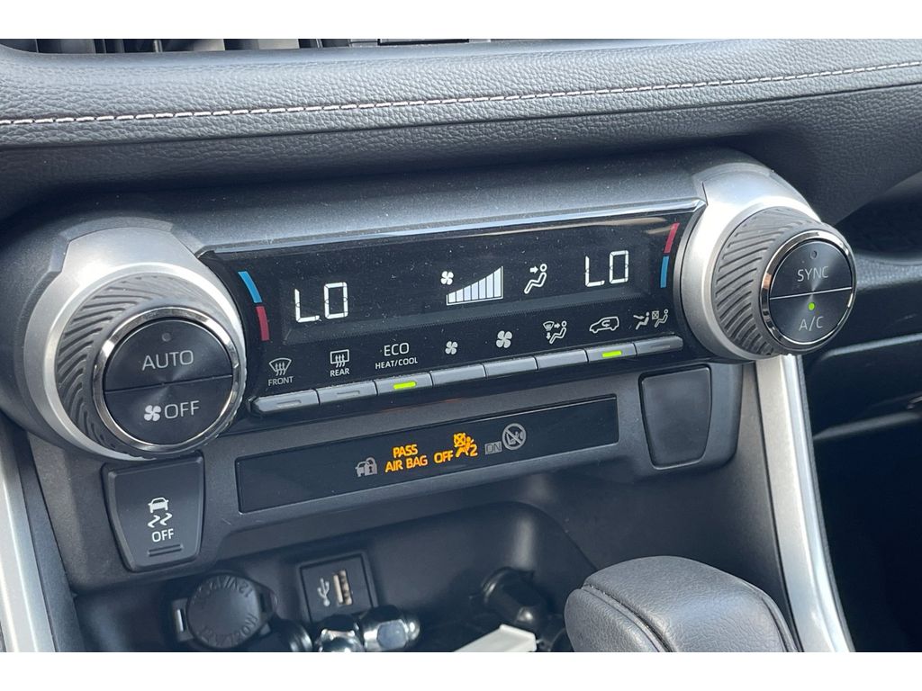2024 Toyota RAV4 Hybrid LE photo 26