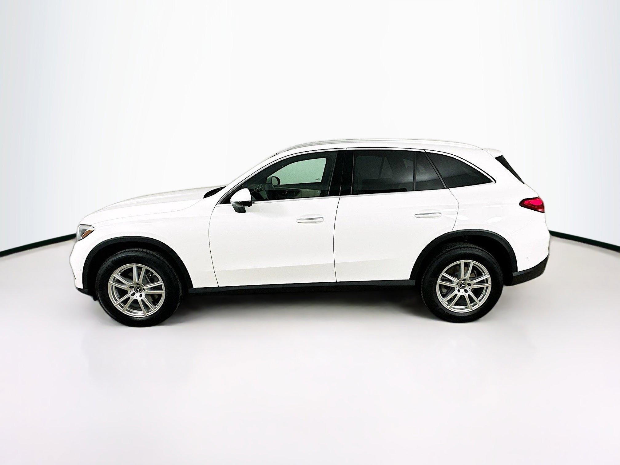 2025 Mercedes Benz GLC 300 4MATIC photo 3