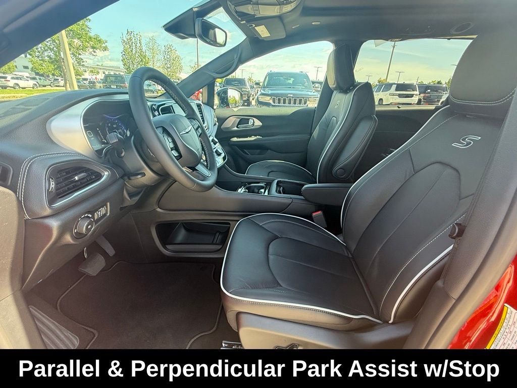 2025 Chrysler Pacifica Limited photo 9