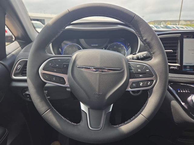 2026 Chrysler Pacifica photo 15