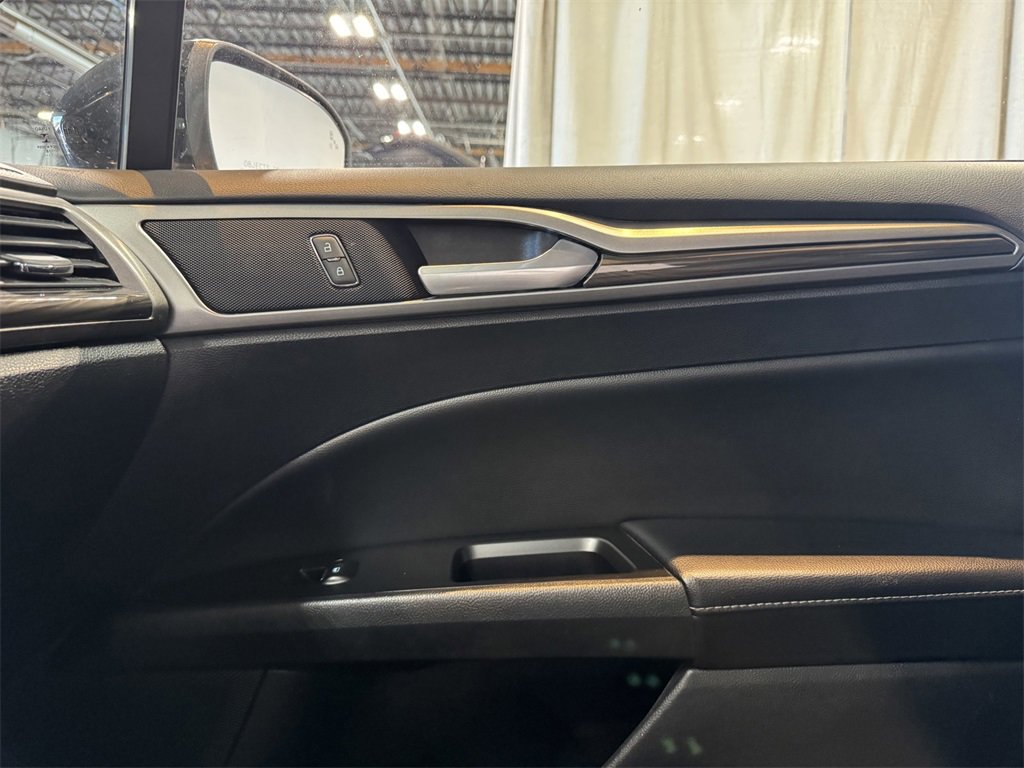 2019 Ford Fusion Hybrid SEL photo 35