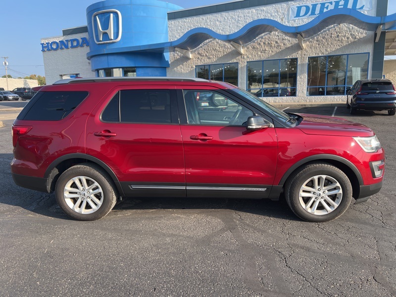 2017 Ford Explorer XLT photo 2