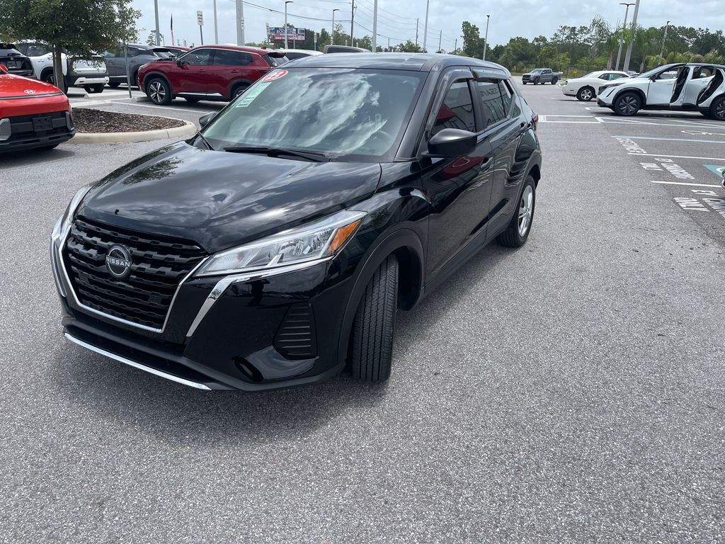 2023 Nissan Kicks S photo 4